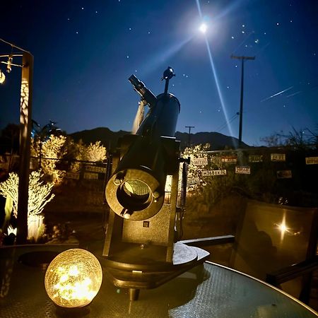 Float Pool, Hot Tub, Sauna, Views, Telescope-Skywatchers Haven Joshua Tree Exterior photo