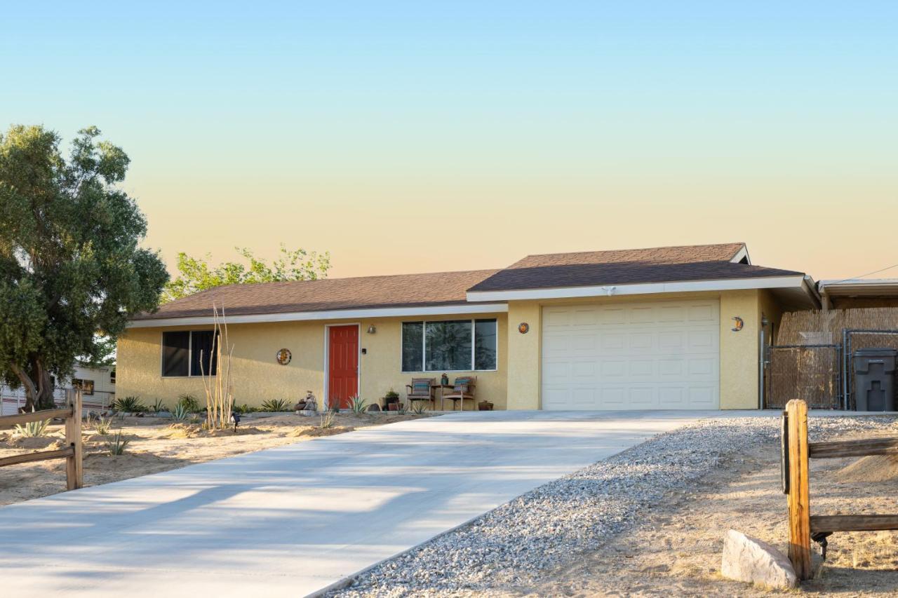 Float Pool, Hot Tub, Sauna, Views, Telescope-Skywatchers Haven Joshua Tree Exterior photo